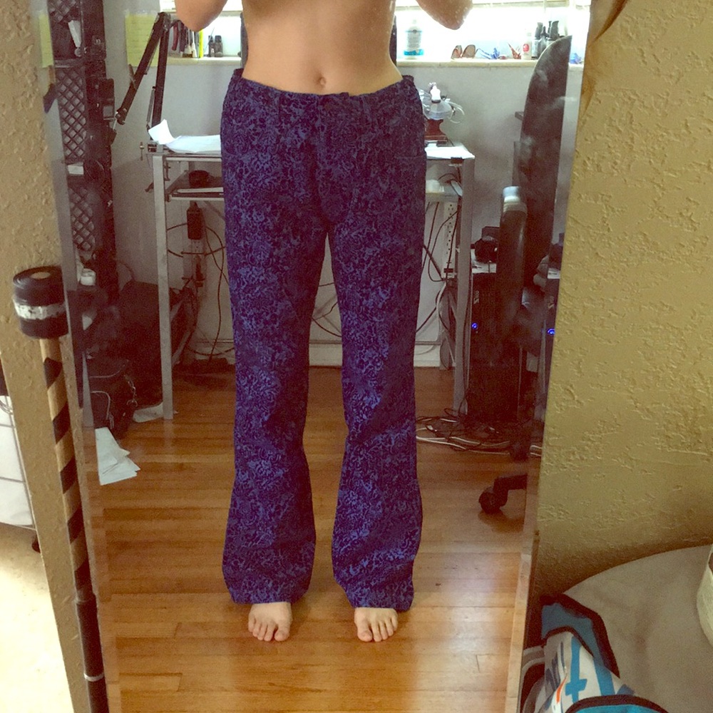 Blue pants with velvet detail